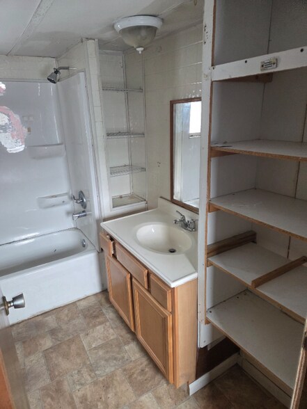 Building Photo - 8464 Cleveland Ave NW