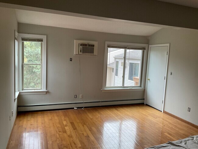 Building Photo - 157 Woodland Dr