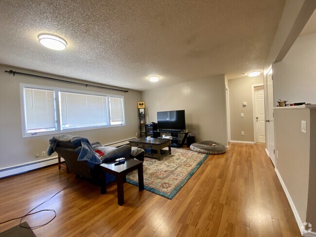 Building Photo - 917 E 46th Ct