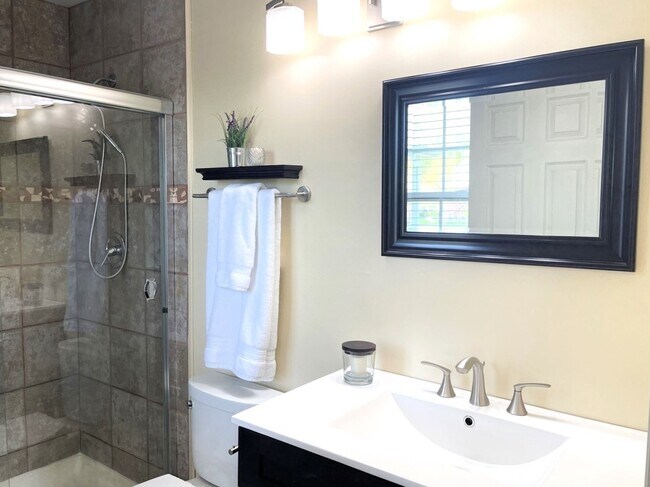 Building Photo - 868 Brompton Ct