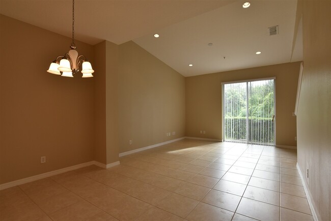 Building Photo - Winter Springs 3br 2.5ba townhouse in GATE...