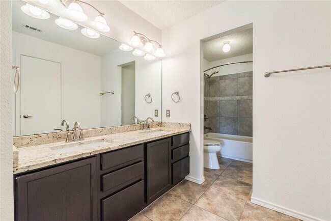 Building Photo - 17924 Narsitin Ln