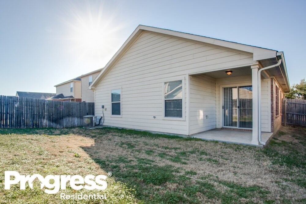 Building Photo - 2109 Ingrid Ln