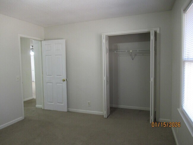 Building Photo - 174 Gertrude Dr