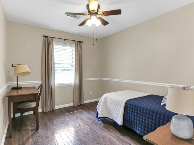 Building Photo - 805 Bluebonnet Ln
