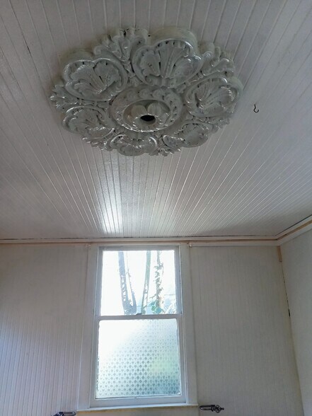 Building Photo - 725 Alhambra St