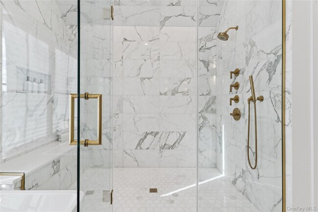 Building Photo - 4 Margareta Ct