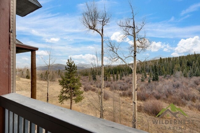 Building Photo - Spacious Townhome with Amazing Views