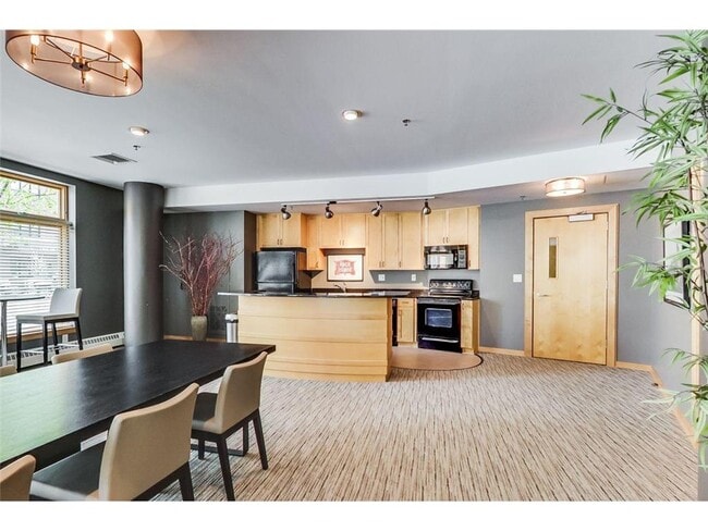 Building Photo - 111 N 4th Ave