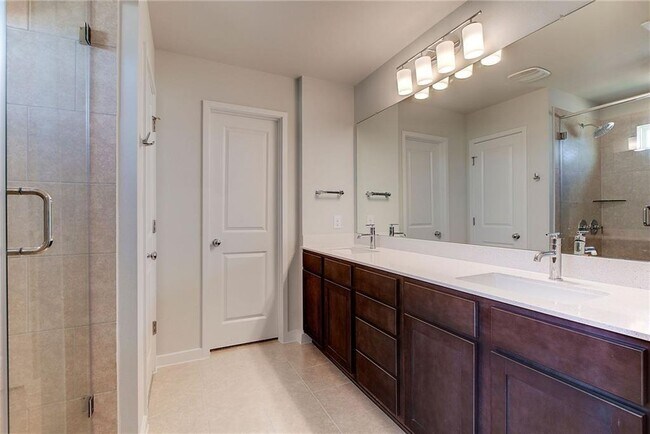 Building Photo - 15009 Ryman Rd