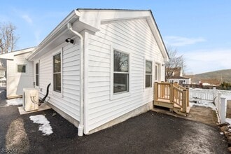 Building Photo - 7 Mountain Rd