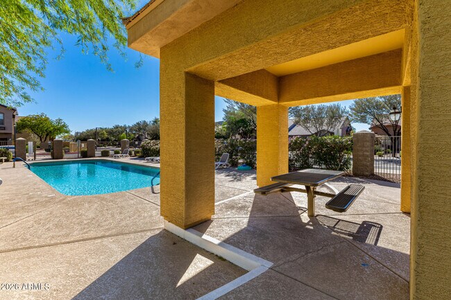 Building Photo - 2250 E Deer Valley Dr
