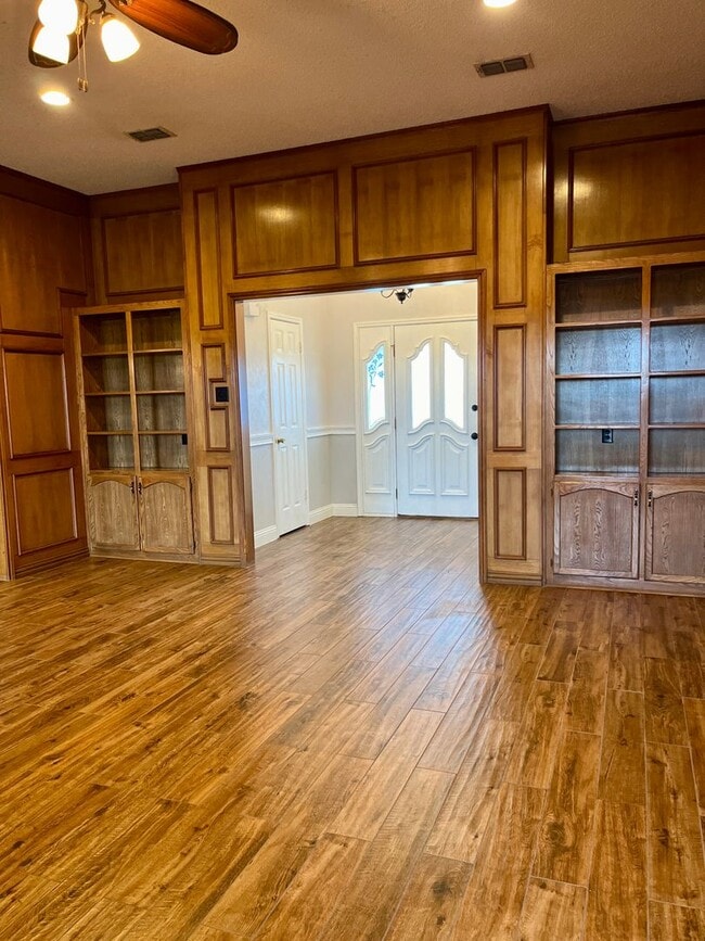 Building Photo - Coming Soon! Fireplace - Storage - Large backyard