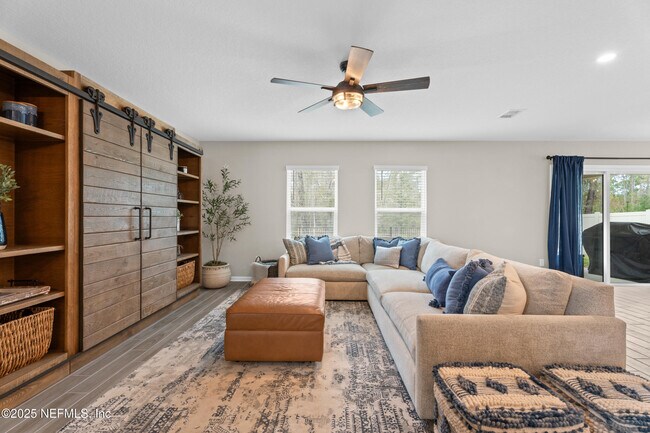 Building Photo - 2865 Firethorn Ave