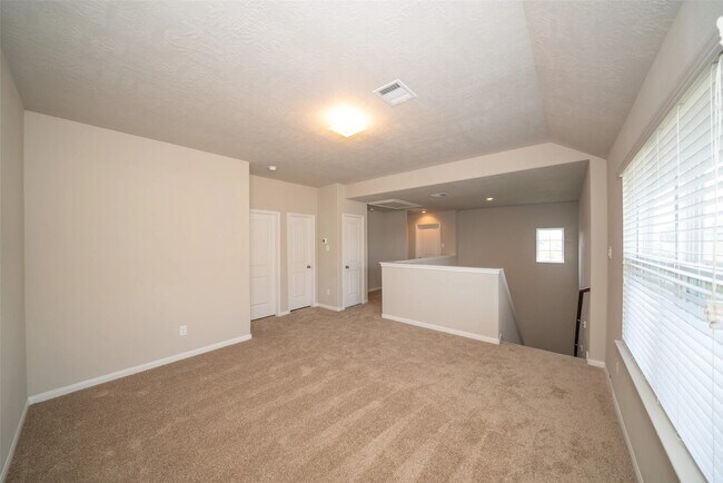 Building Photo - 9514 Yellow Rose Dr