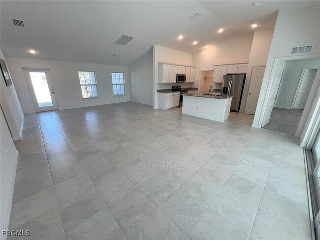 Building Photo - 1422 SW 10th St