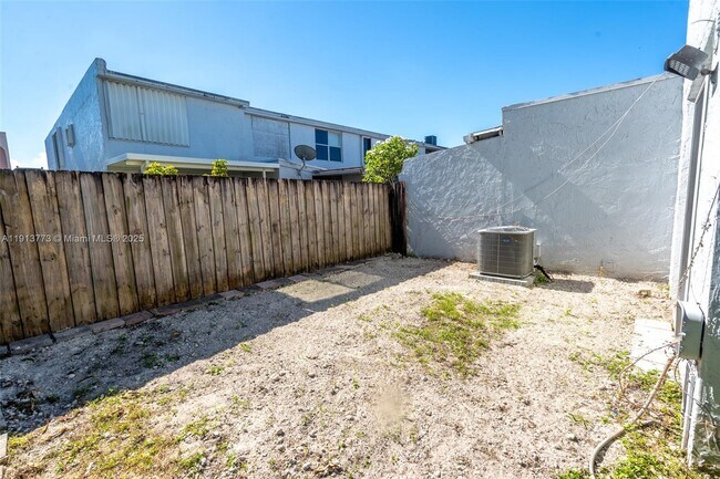 Building Photo - 1070 W 43rd Pl