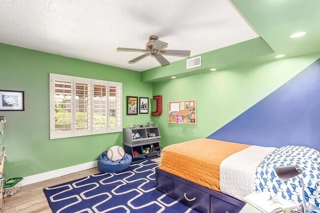 Building Photo - 8070 E Vía Bonita