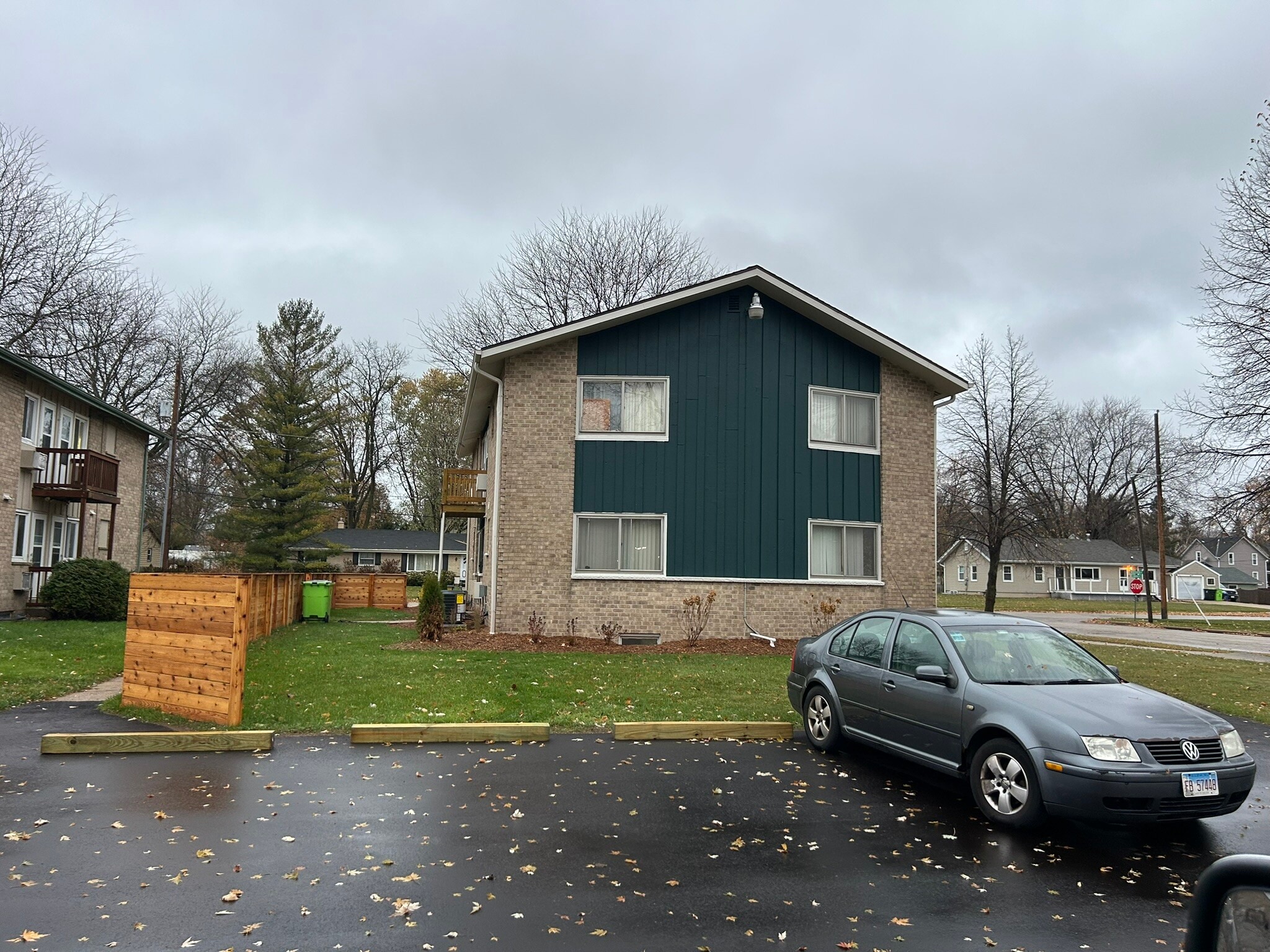 Building Photo - 609 Linden Ave