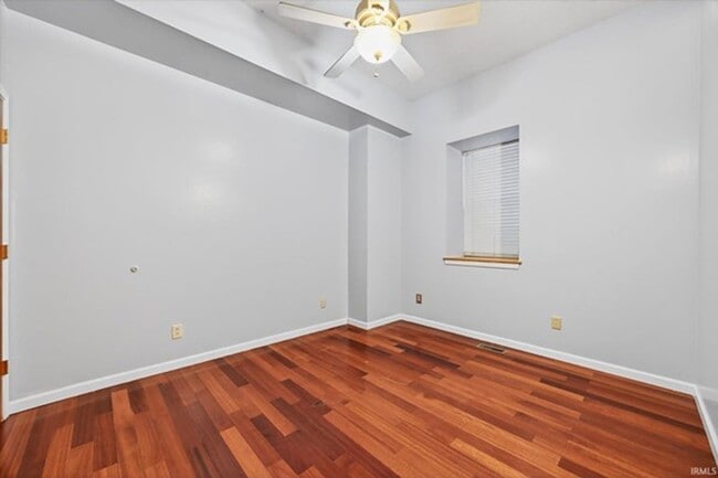 Building Photo - 2 bed, 2 bath Downtown Bloomington