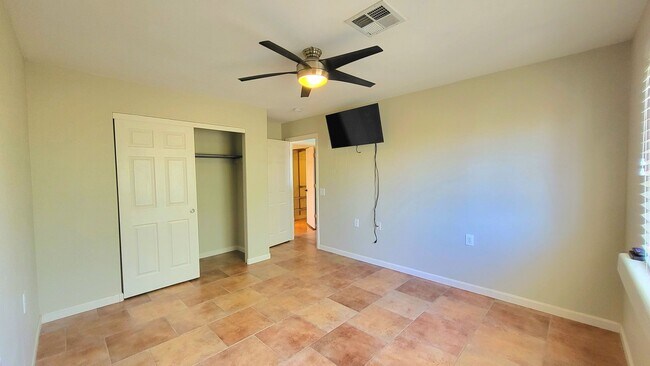 Building Photo - 831 David Adam Rd