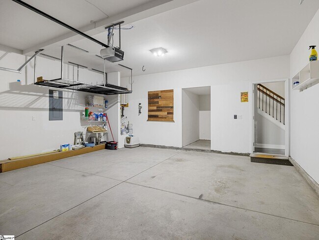 Building Photo - 211 Pollyanna Dr