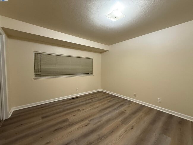Building Photo - 1420 Primrose Way