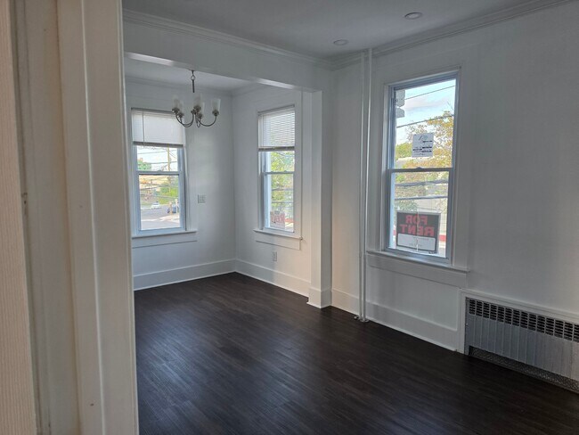 Building Photo - 129 Hobart Ave