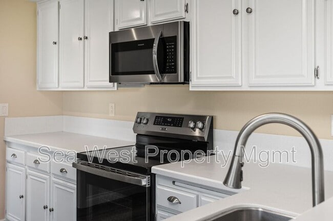 Building Photo - 1366 Eldean Ln