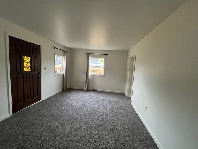 Building Photo - Well located 3/1, garage, laundry room, HU...