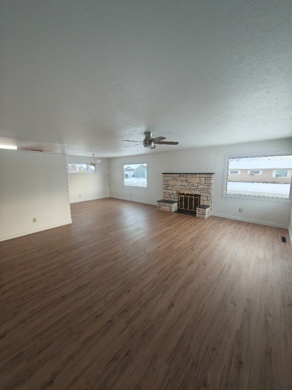 Building Photo - 205 Rosewood Dr