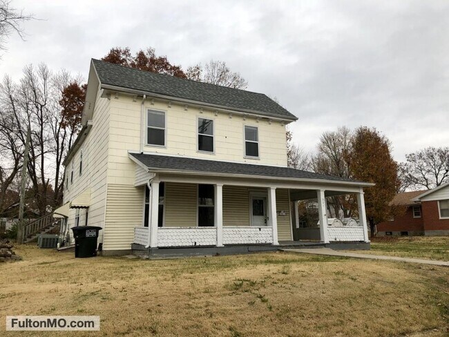 Building Photo - 301 West 5th Street Apartment A