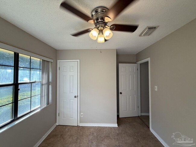 Building Photo - 940 Candlestick Dr