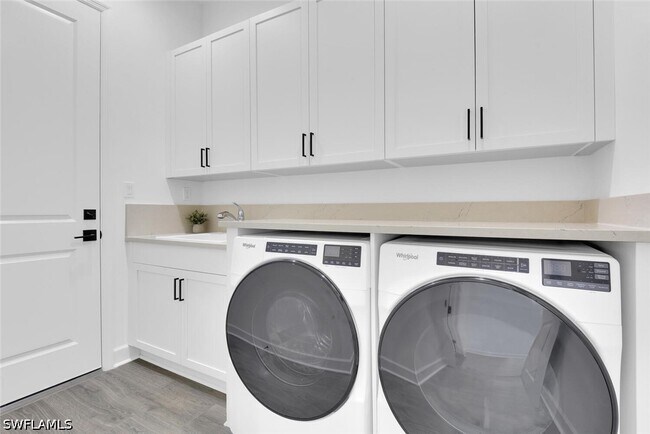 Building Photo - 7242 Saona CT