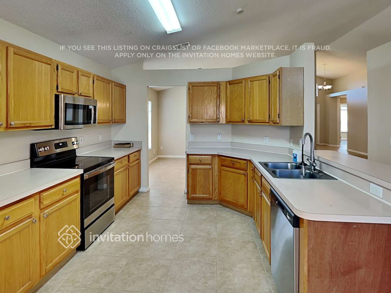 Building Photo - 1733 Snaresbrook Way