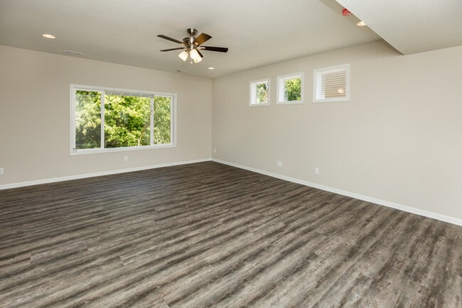 Building Photo - 306 SE 30th