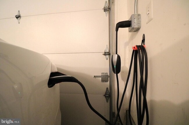 Building Photo - 13539 Flowerfield Dr