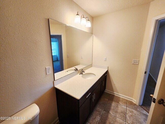 Building Photo - 99 Bush Pl