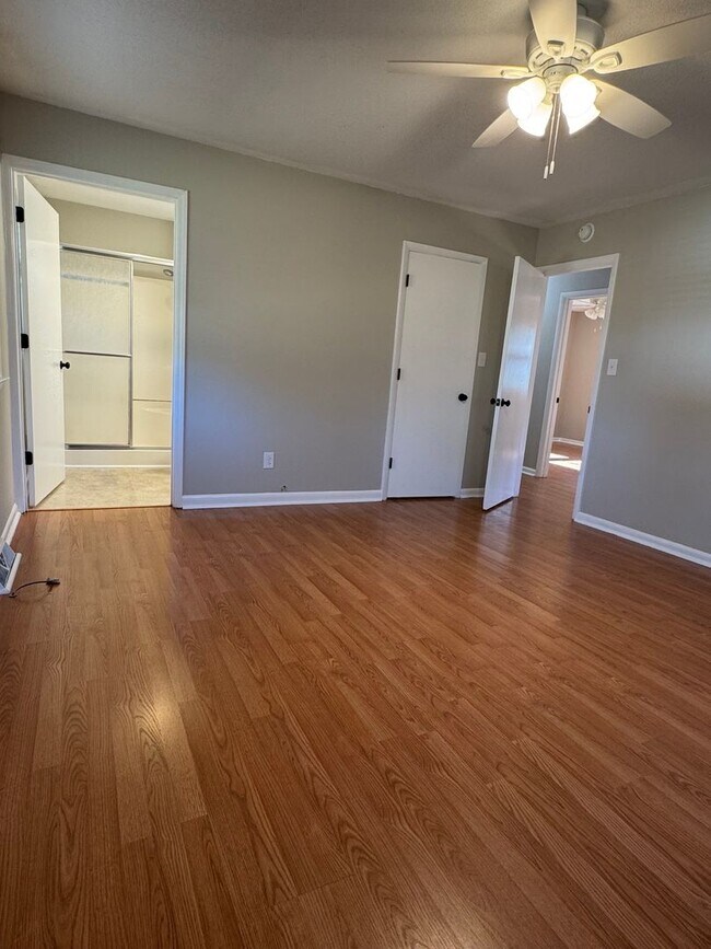 Building Photo - Darling on Deborah