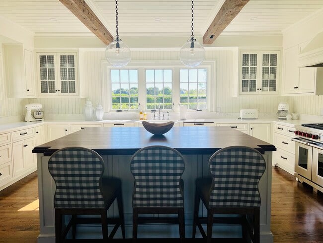 Building Photo - 3 Field Club Ln