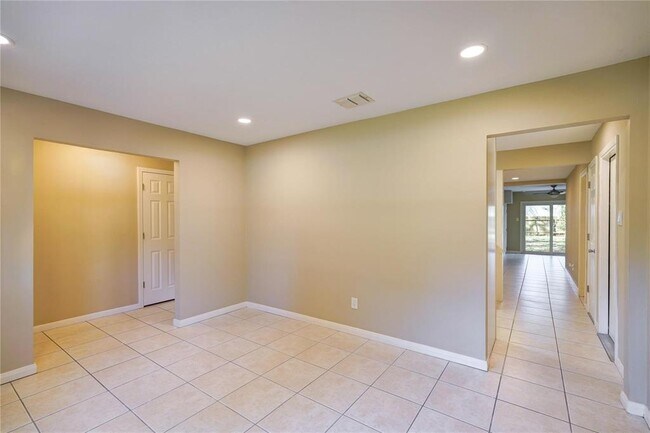 Building Photo - 25507 Glen Loch Dr