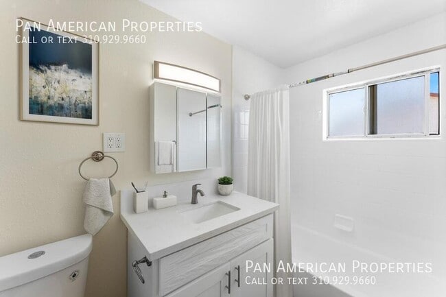 Building Photo - 4484 La Deney St