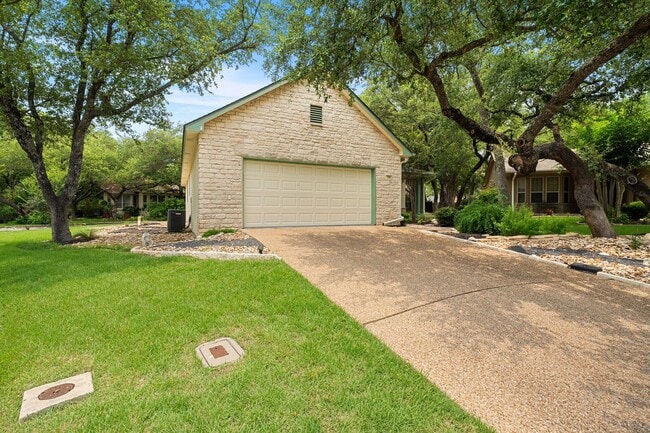 Building Photo - 104 Bronco Cir