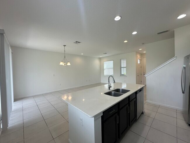Building Photo - 1002 La Mirada Ct