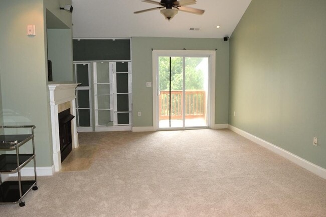 Building Photo - 6321 Park Creek Dr