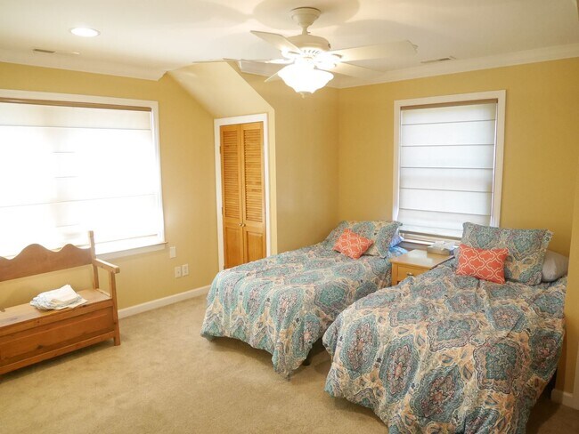 Building Photo - Elegant Coastal Home with Spacious Layout Near Lewes Beach