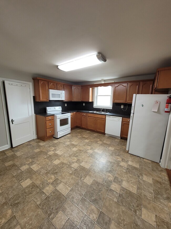 Primary Photo - 104 S Main St