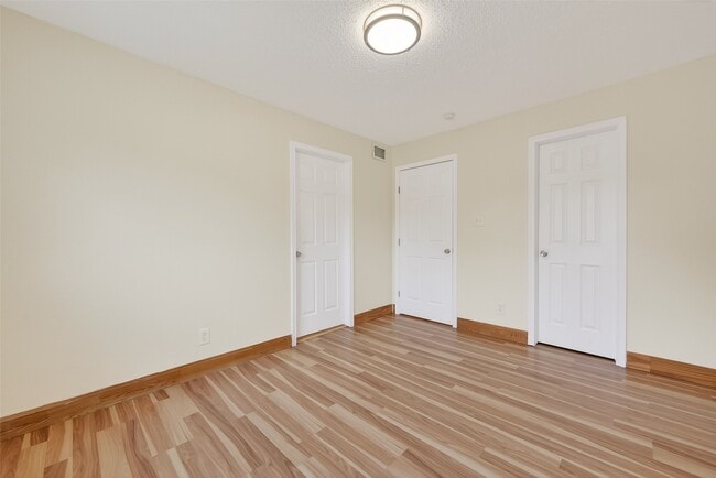 Building Photo - 16117 Singapore Ln