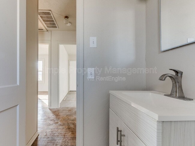 Building Photo - 517 E Boeing Dr