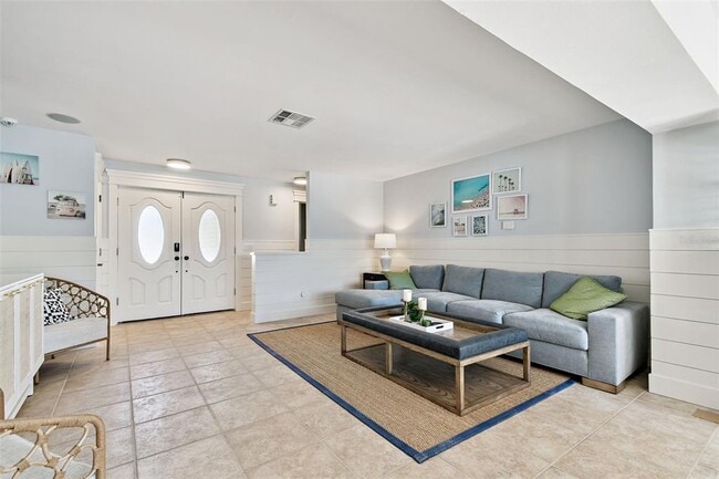 Building Photo - 2822 W Vina Del Mar Blvd